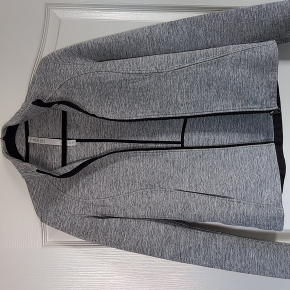 Women's Lululemon jacket - Picture 4 of 5
